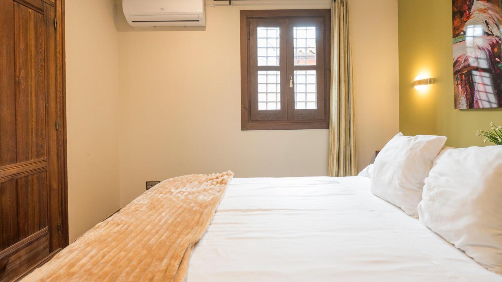 Apartamentos Las Teresitas Junto A La Catedral Toledo Rum bild
