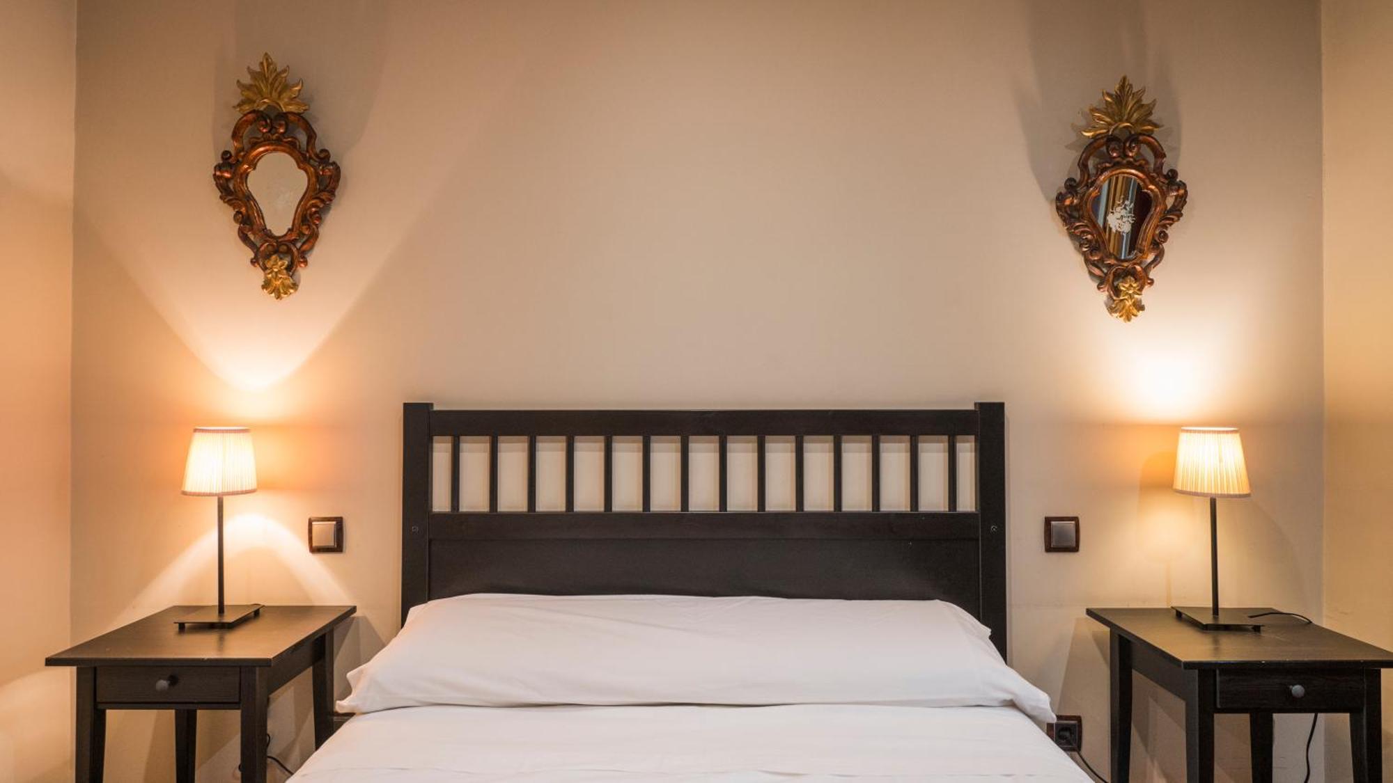 Apartamentos Las Teresitas Junto A La Catedral Toledo Rum bild